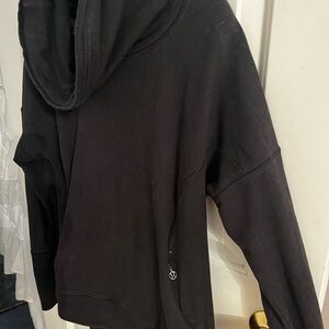 Lulu Lemon Black sweatshirt with Zipper pockets